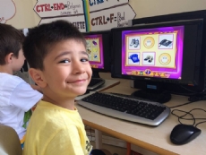 Miniklerimiz Bilgisayar Kullanıyor
